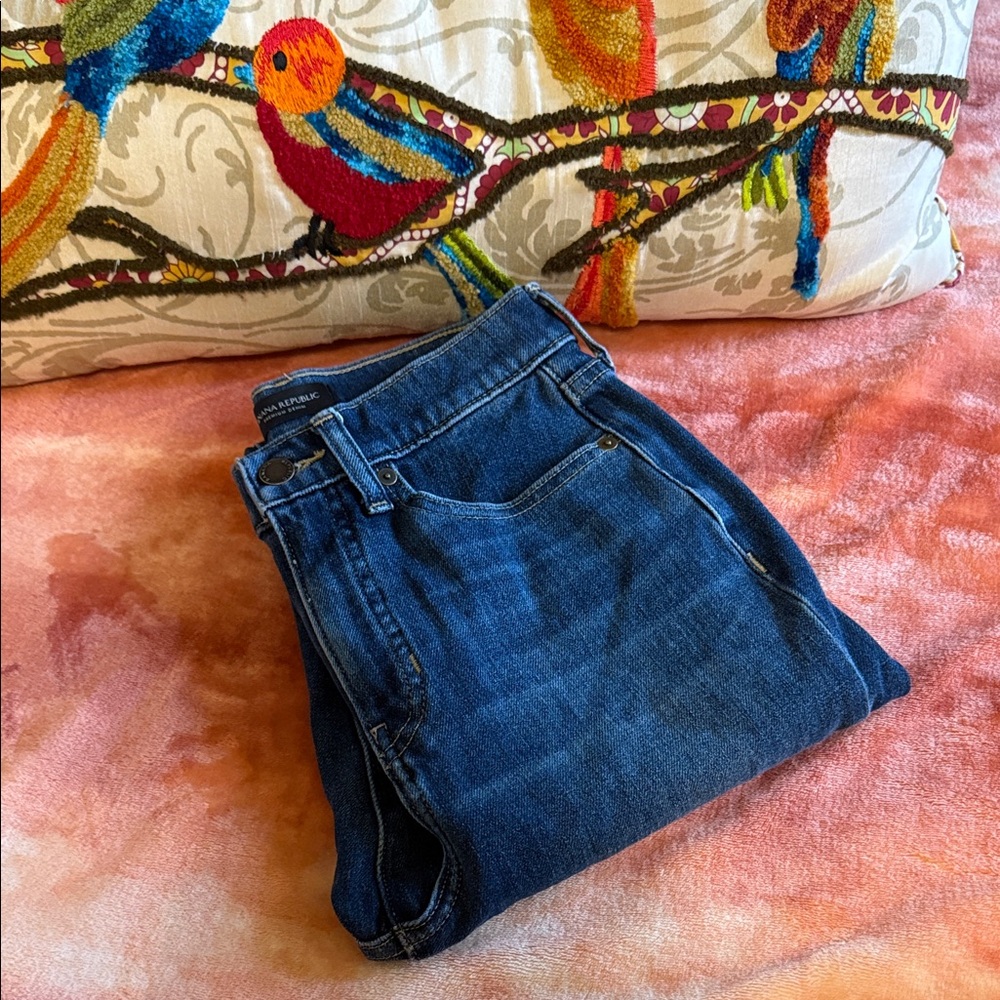 Banana RepublicUltra High Rise Slim Fit Dark Blue Straight Leg Jeans Size 26